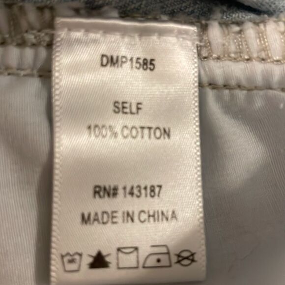 Dance & Marvel Blue Distressed Jean Shorts with stars Americana size small - Picture 6 of 6